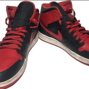 Jordan Men's Black and Red Sneakers
